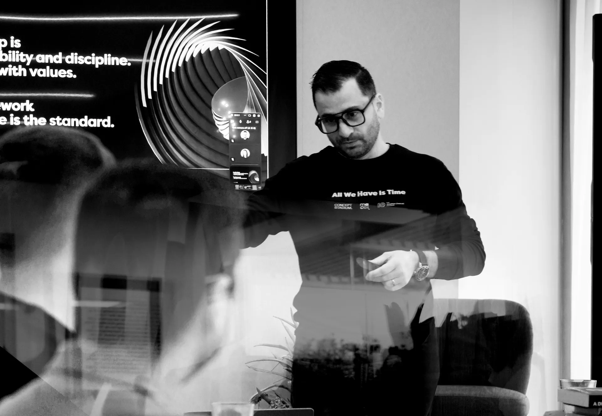 Leadership in Creative Businesses: Aligning Vision and Execution